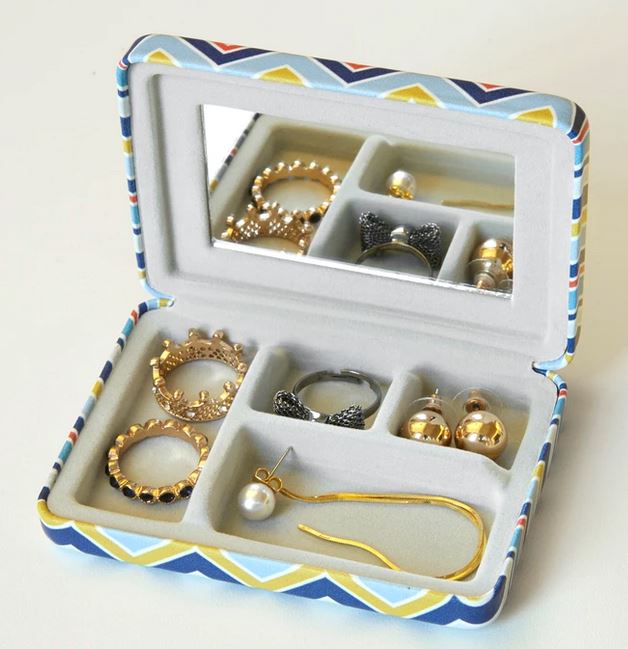 Porta gioie con specchietto portable striped Jewelry case Kikkerland Accessorio Kikkerland